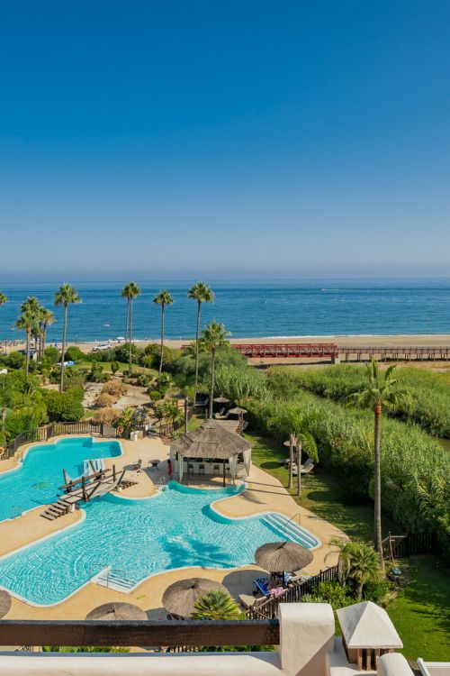 Luxury Beachfront Penthouse in Bahía del Velerín, Estepona