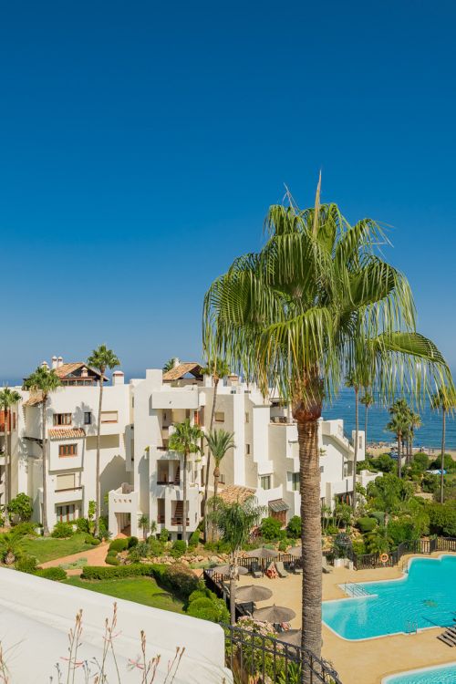 Beautifully renovated, south facing three bedroom penthouse located in prestigious beachfront community Bahia del Velerin, Estepona.