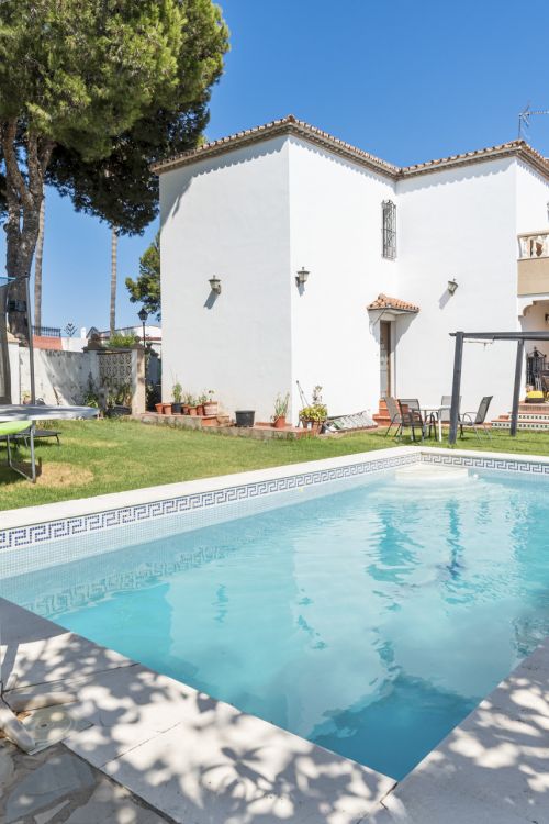 Large 6 Bedroom Villa with Sea and Mountain Views in Estepona