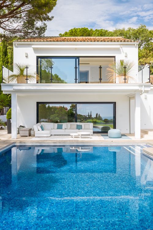 Elegante, Volledig Gerenoveerde Villa met Gastenverblijf en Panoramisch Uitzicht in El Madroñal