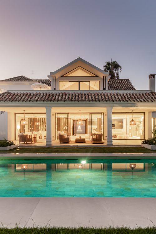 Andalusisch-geïnspireerde villa nabij Atalaya Golf