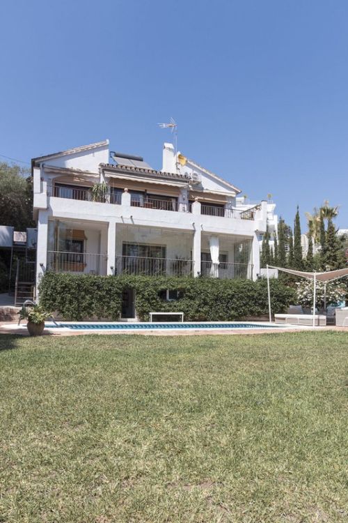 Villa en venta en El Rosario, Marbella Este