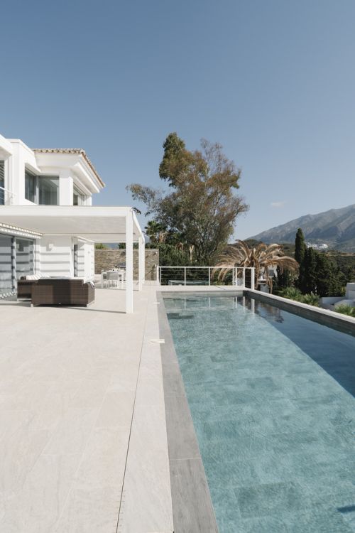 Exclusieve villa in Nueva Andalucía met panoramisch uitzicht