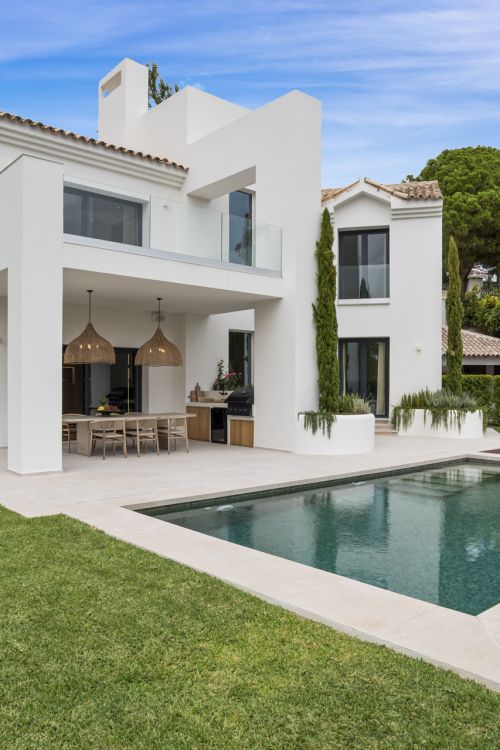 Exclusieve villa met 4 slaapkamers volledig gerenoveerd in La Alqueria, Benahavís