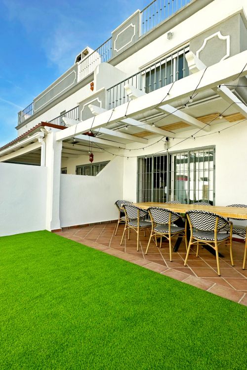 Elegante Adosado con Vistas y Acceso Directo al Campo de Golf