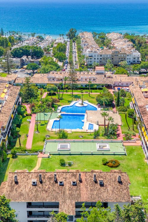 Uitzonderlijke drie bedorom appartement gelegen in een zeer gewilde gemeenschap La Carolina Park, op Marbella