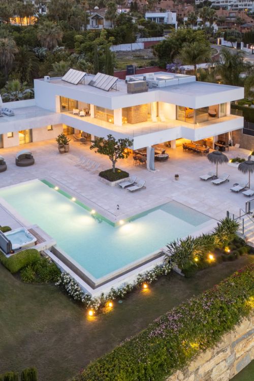 Villa te koop in La Cerquilla, Nueva Andalucia