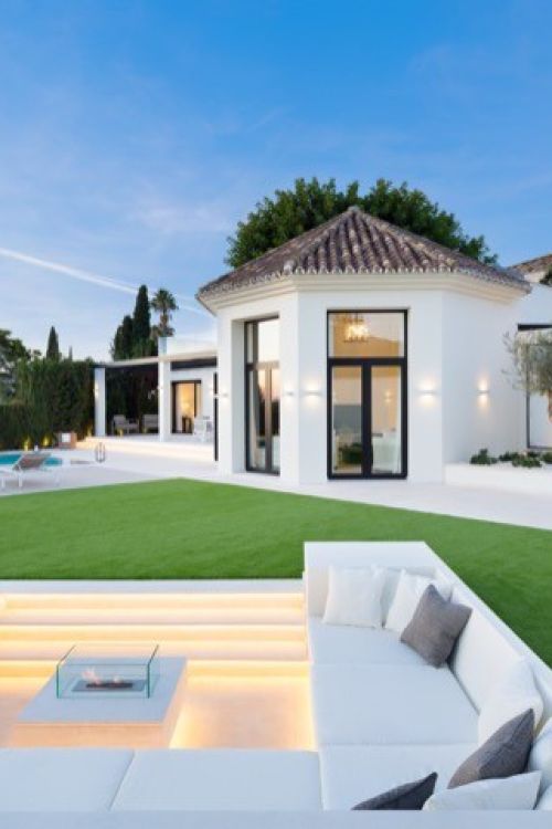 Villa mediterránea de lujo, reformada, en Aloha, Nueva Andalucía.
