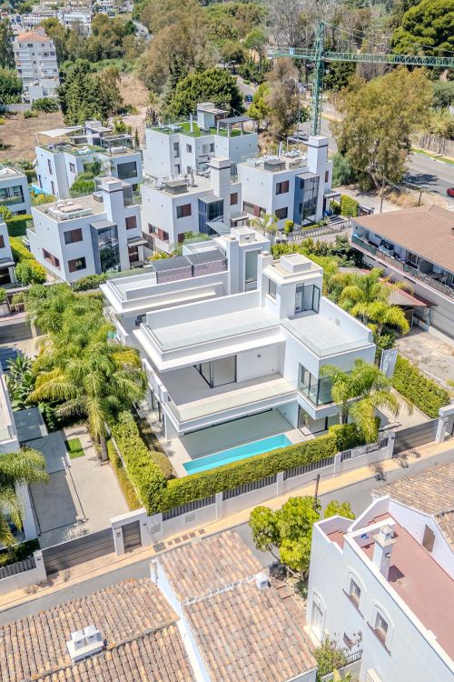 Luxury Brand New Villa, Golden Mile