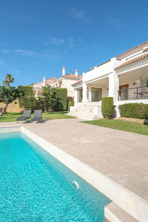 Family Villa with Sea Views in Nueva Atalaya, Benahavís