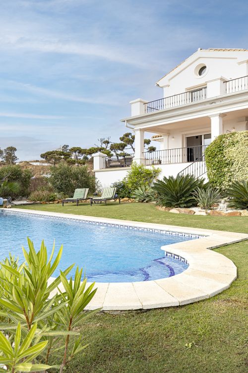 Elegant 4-Bedroom Villa with Panoramic Sea Views in La Paloma, Manilva