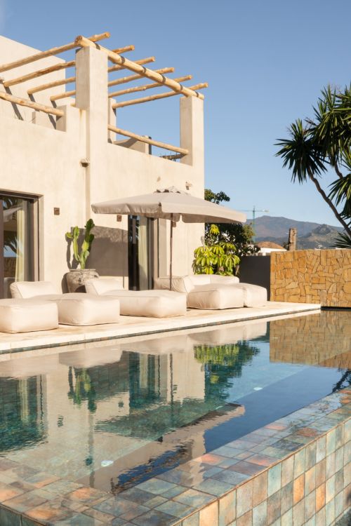 Single Luxury Villa in Selwo: Fusion of Exotic Styles with Sea Views