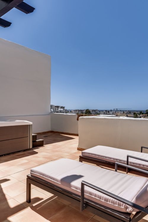 Ático Dúplex de Lujo con Vistas Panorámicas al Mar – Sunset Golf, Estepona