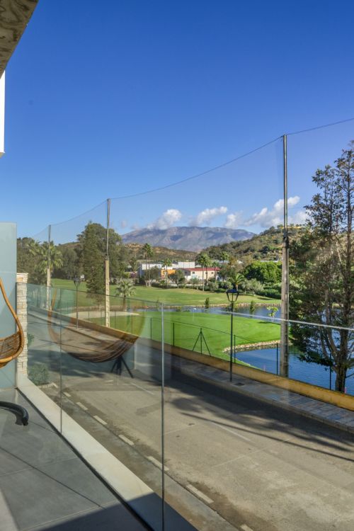 Modern 3-Bedroom Apartment Frontline Golf in La Cala — Walk to Town, Beach & Amenities