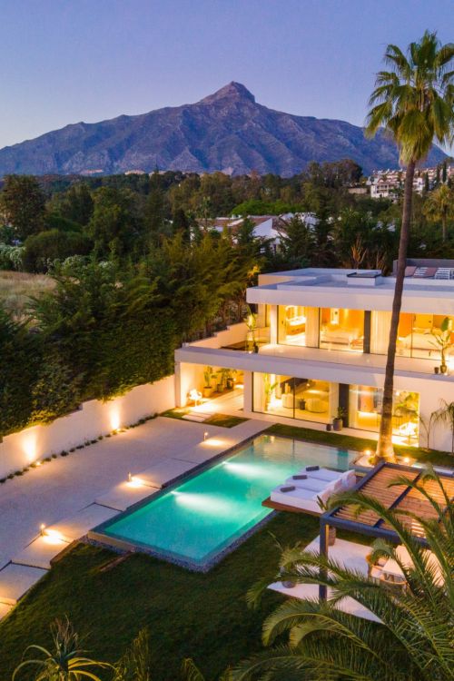 Villa Moderna de Lujo en el Corazón de Nueva Andalucía