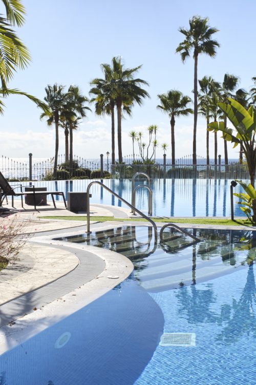 Great Price! First beach line apartment in New Golden Mile