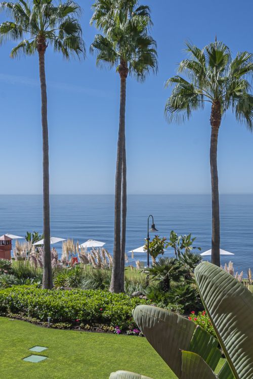 Luxury Modern Penthouse with Panoramic Sea Views in Cabo Bermejo