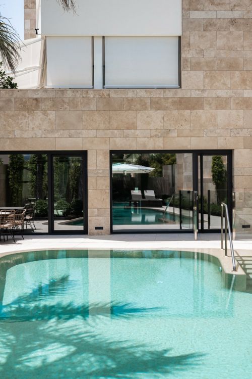 Muy bonito apartamento situado en una urbanización boutique y cerrada.