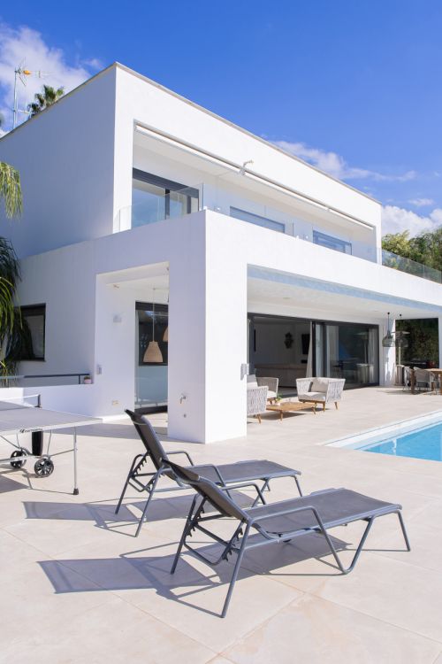 Impresionante y moderna villa de 6 dormitorios disponible para alquiler a largo plazo a partir de ahora.