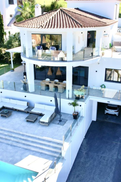 If you love the softness of the Andalusian style but still want a contemporary interior, this is your perfect match!