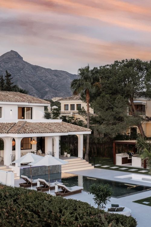 Nestled in the heart of Nueva Andalucía, Auriga 13 is a newly renovated villa offering a blend of comfort and style