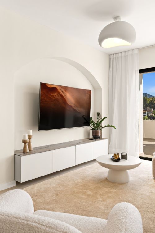 Elegant Renovated Apartment with Panoramic Golf, Sea & La Concha Views