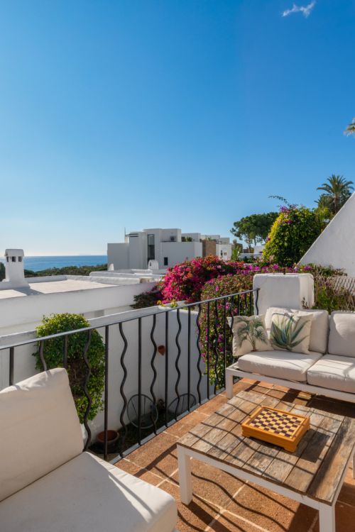 Cabopino Townhouse with potential