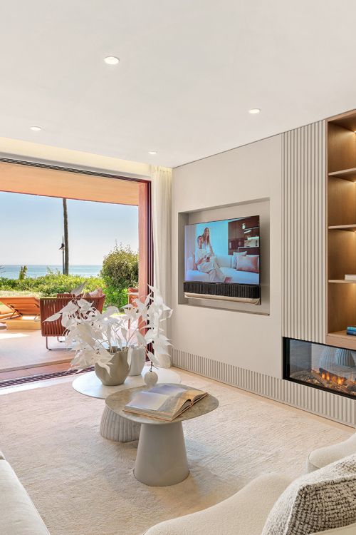 Frontline Beach Luxury Ground-Floor Apartment in Estepona