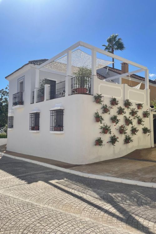 Una de las Casas con Más Encanto en la Icónica Urbanización Pueblo de Guadalmina