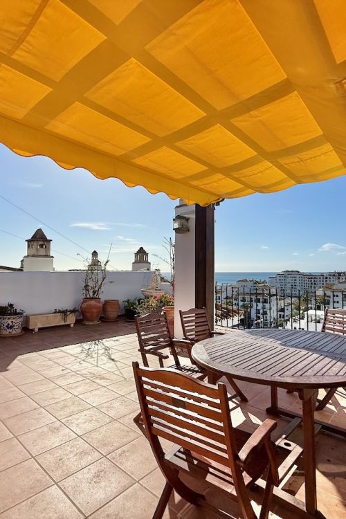 Exceptional penthouse with panoramic views in Duquesa Port, Manilva