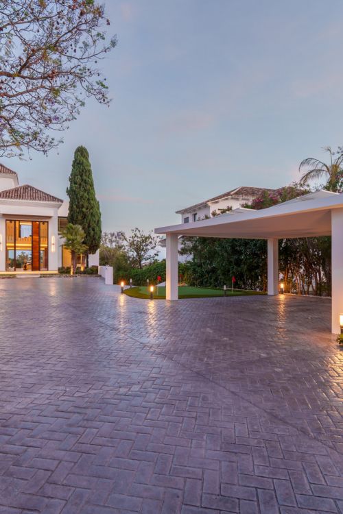 Unique villa in the center of Nueva Andalucia