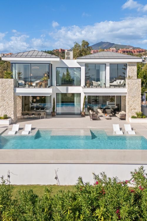 exceptional contemporary residence in La Quinta