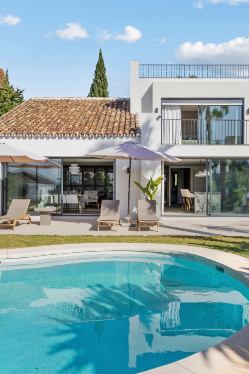 Villa de estilo escandinavo en el corazón de Nueva Andalucía