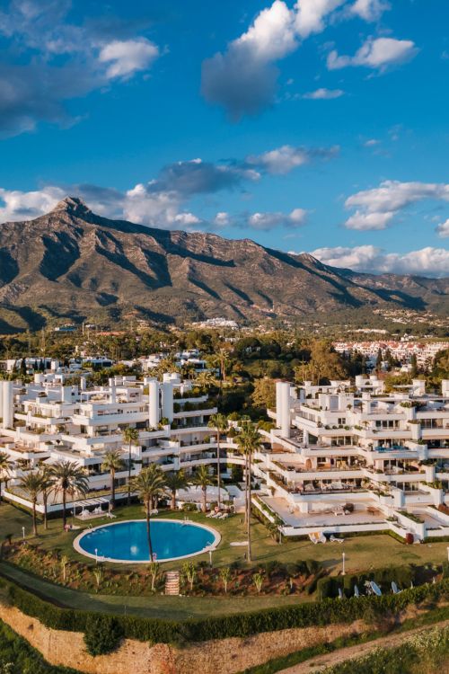 fully renovated, key-ready residence located on the Golden Mile