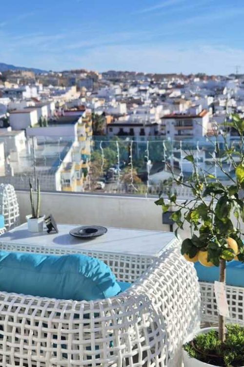 Luxury penthouse with panoramic sea and mountain views in the center of Estepona