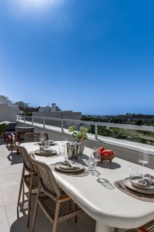 Elegant 2-Bedroom with Panoramic Sea and Mountain Views in Oceana Gardens, Estepona