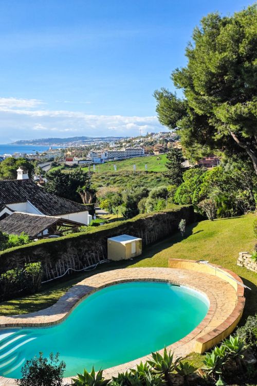 Spacious villa on an equally spacious plot in Bahía Dorada