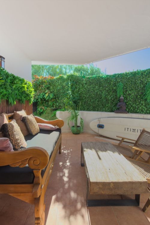 Apartamento frente a la playa en venta en Golden Beach Marbella