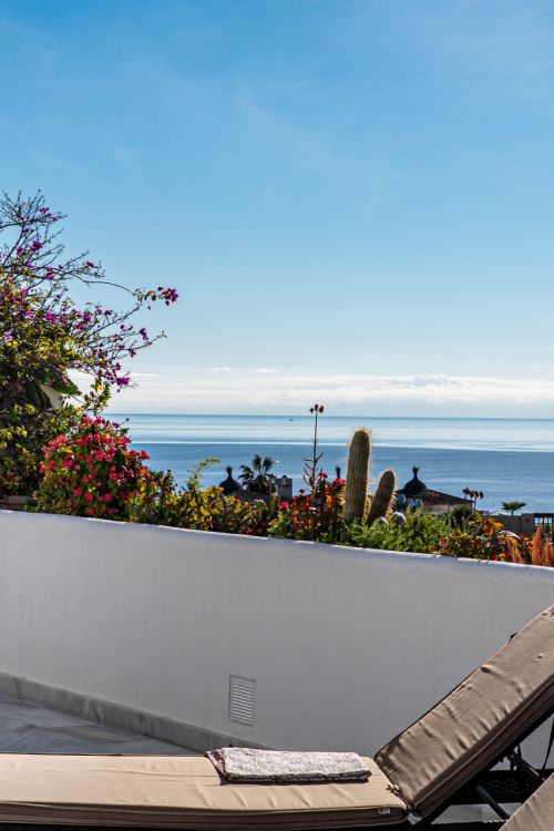 Stunning Apartment with Panoramic Sea Views in Guadalmina Baja, Marbella