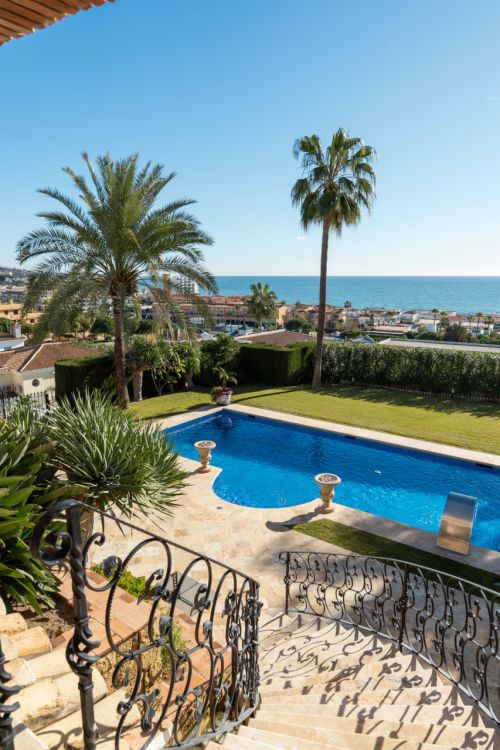 Exclusive 5 Bedroom Villa with Sea Views walking distance to La Cala de Mijas