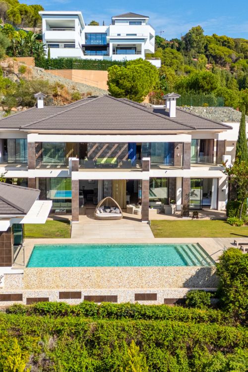 Stylish and modern luxury villa with panoramic sea views in La  Reserva del Alcuzcuz, Benahavis