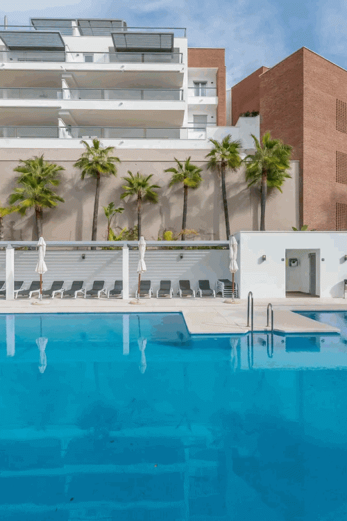 Luxury, spacious 3 bedroom Elevated Ground floor apartment in Avalon, Los Arqueros Golf