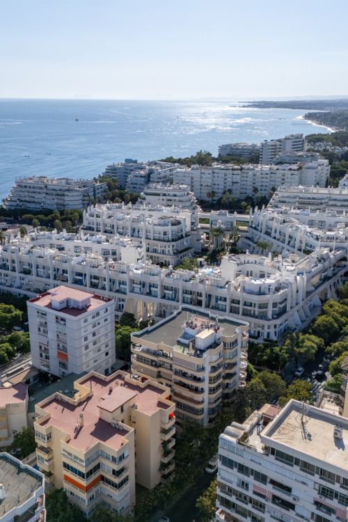 FULLY REFURBISHED 3-BEDROOM PENTHOUSE LOCATED IN MARBELLA CENTRO