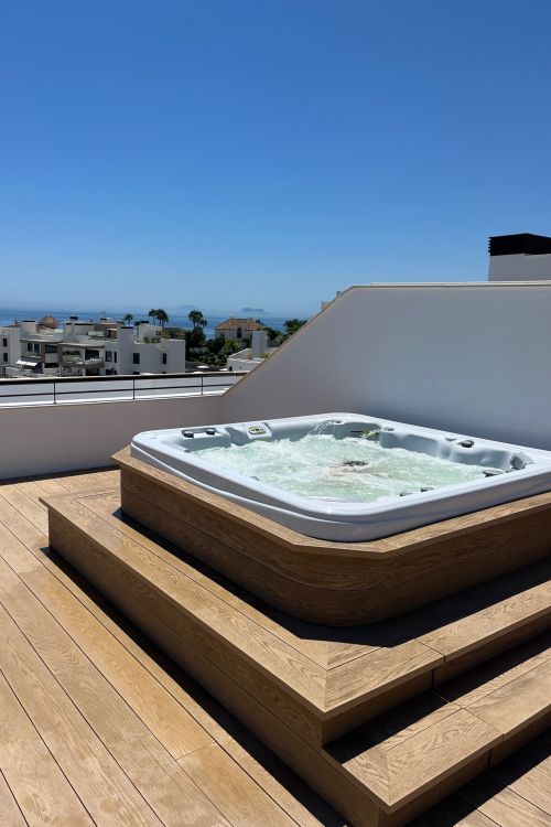 Luxury Penthouse with Rooftop Jacuzzi & Panoramic Sea Views – 115 m² Terraces | Estepona
