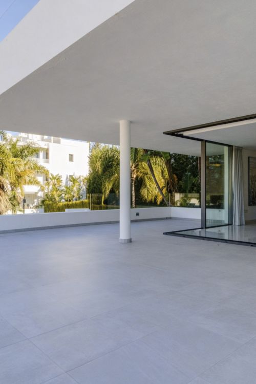 Apartment for sale in New Golden Mile, Estepona East