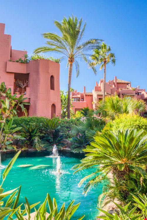 Fantastic south west facing three-bedroom duplex penthouse located in the prestigious gated beachfront community of Menara Beach, Estepona