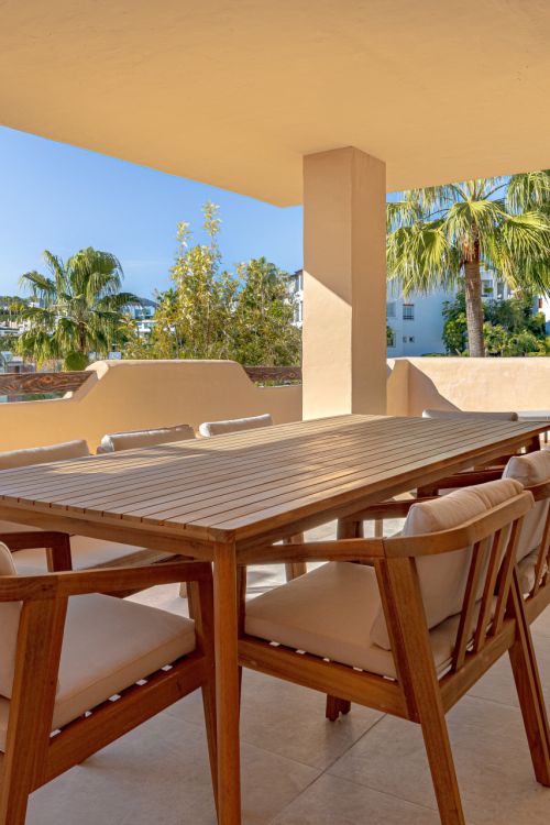 Elegant 2-Bedroom Apartment with Expansive Terrace in Las Lomas del Conde Luque, Benahavís