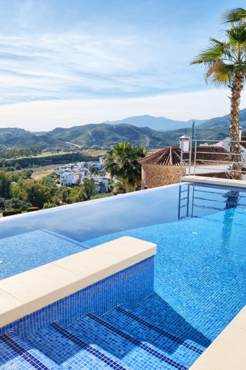 Modern 4-Bedroom Villa with Sea & Mountain Views, Benahavís