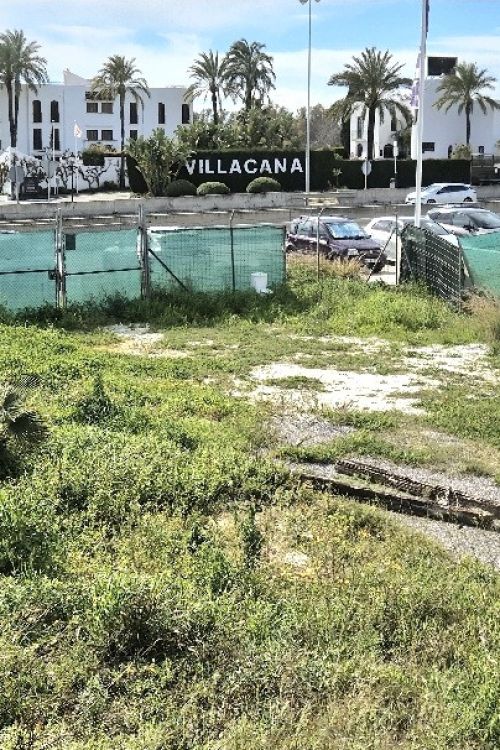 Parcela urbana y comercial en Calle Revuelta, Cancelada, – Nueva Milla de Oro, Estepona