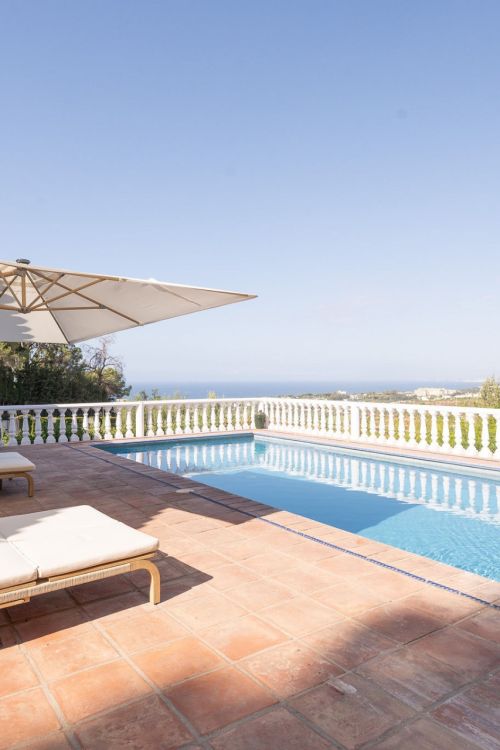 Luxury Villa with Panoramic Sea & La Concha Views in El Rosario, Marbella